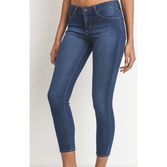 ~🤩HOST PICK🥳~Just Black Mid Rise Cropped Skinny - Picture 2 of 3